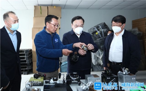 闫剑波到外资企业调研